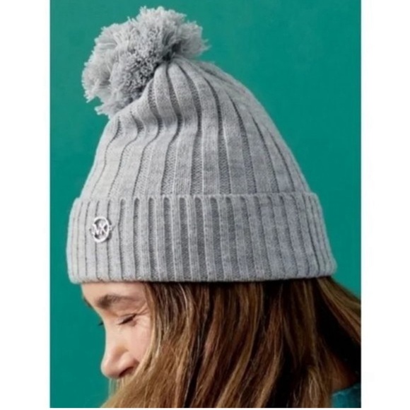 Michael Kors/ MK UNISEX Ribbed Knit Pom Pom beanie style hat in Grey Sealed NWT - Picture 6 of 9